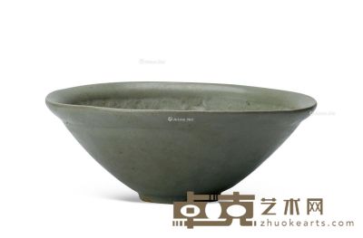 明 青釉印牡纹碗 直径17cm