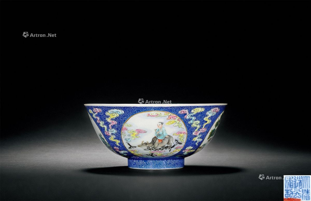 清道光 蓝地轧道粉彩开光牛郎织女纹碗 直径15cm