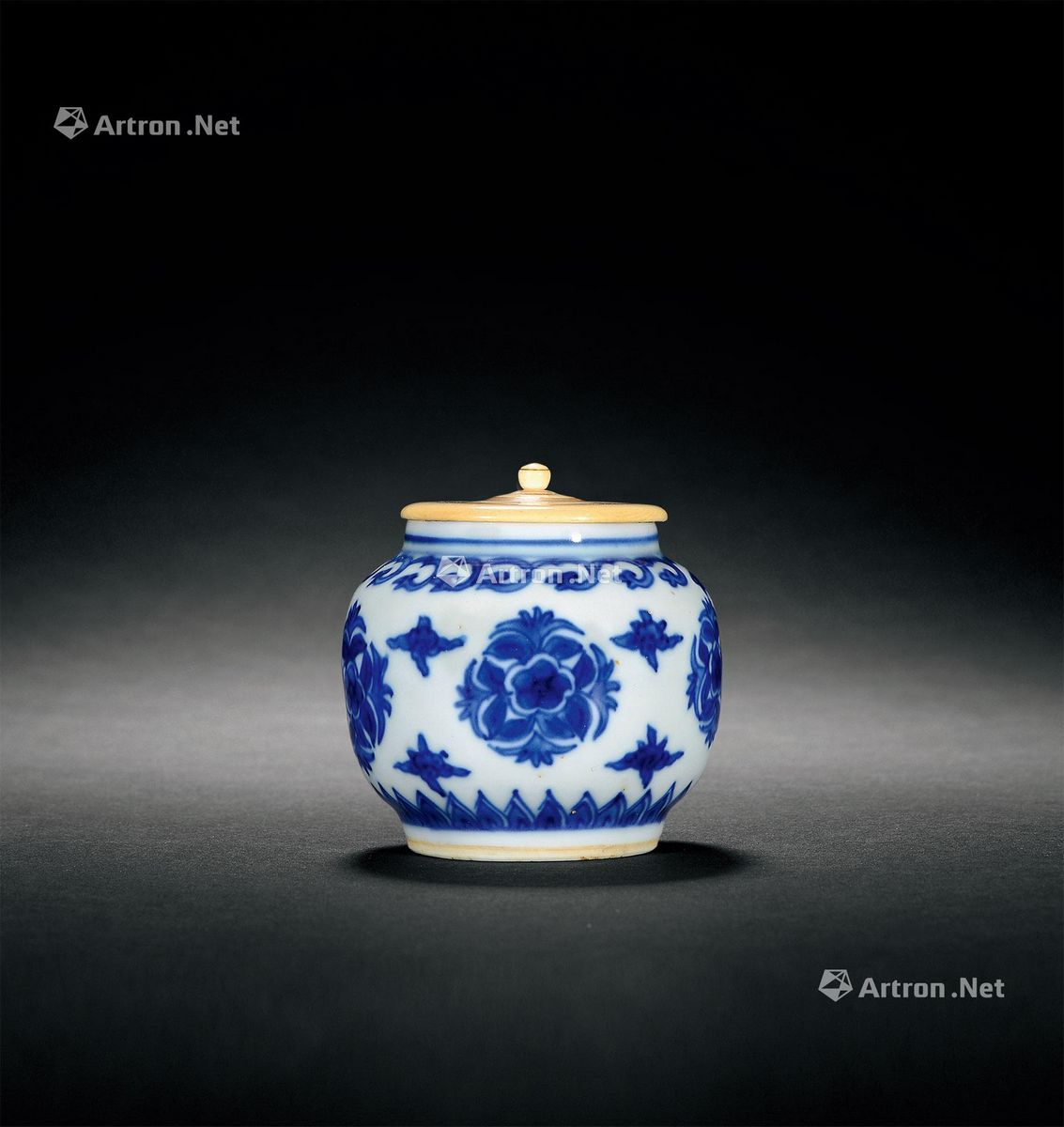 清早期 青花花卉纹水盂 高5.7cm