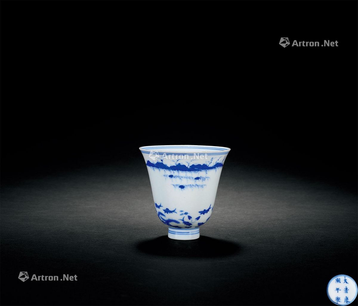 清康熙 青花鱼藻纹杯 直径8cm