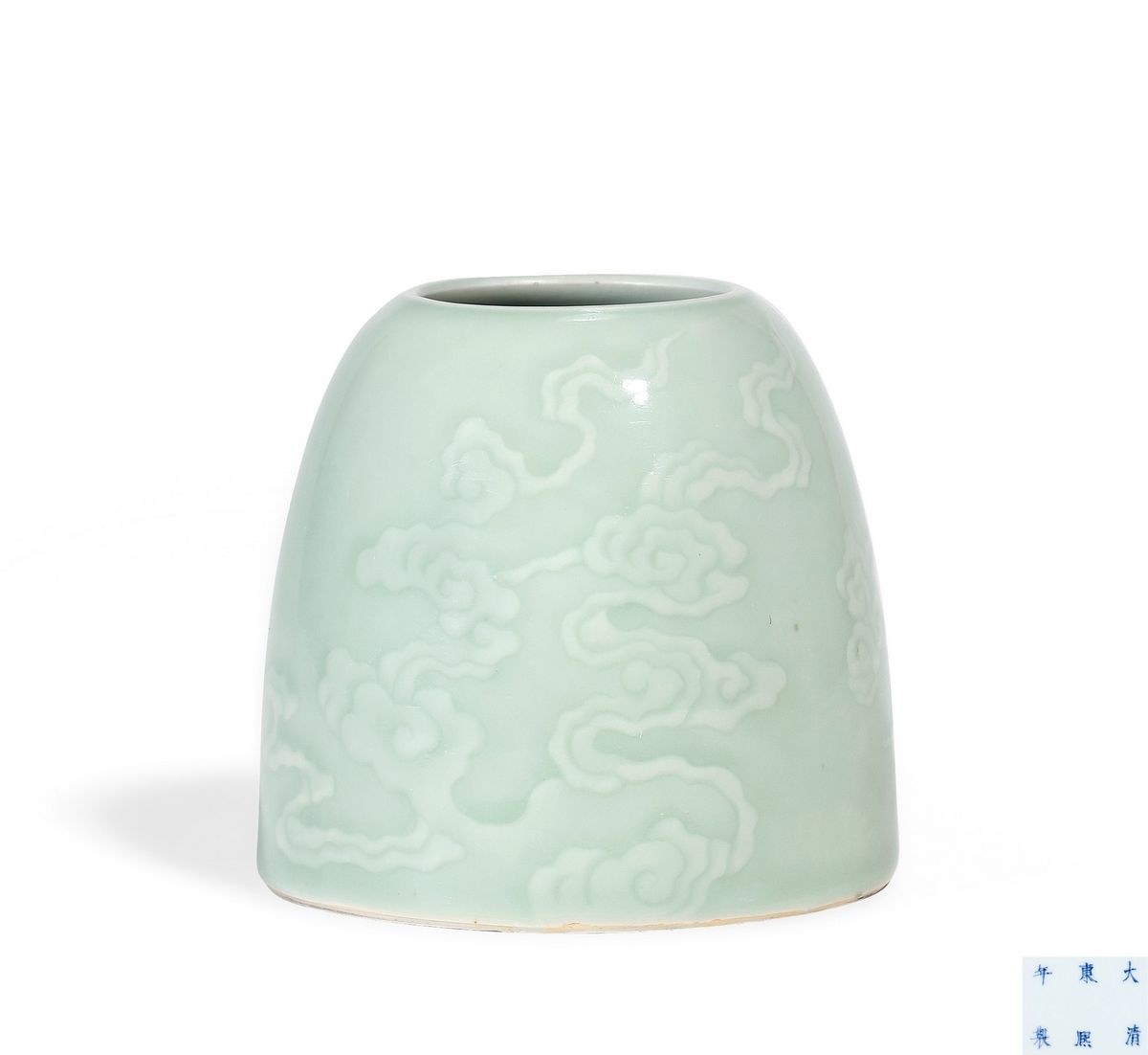 清康熙 冬青釉浅浮雕如意祥云纹马蹄尊 直径7.8cm