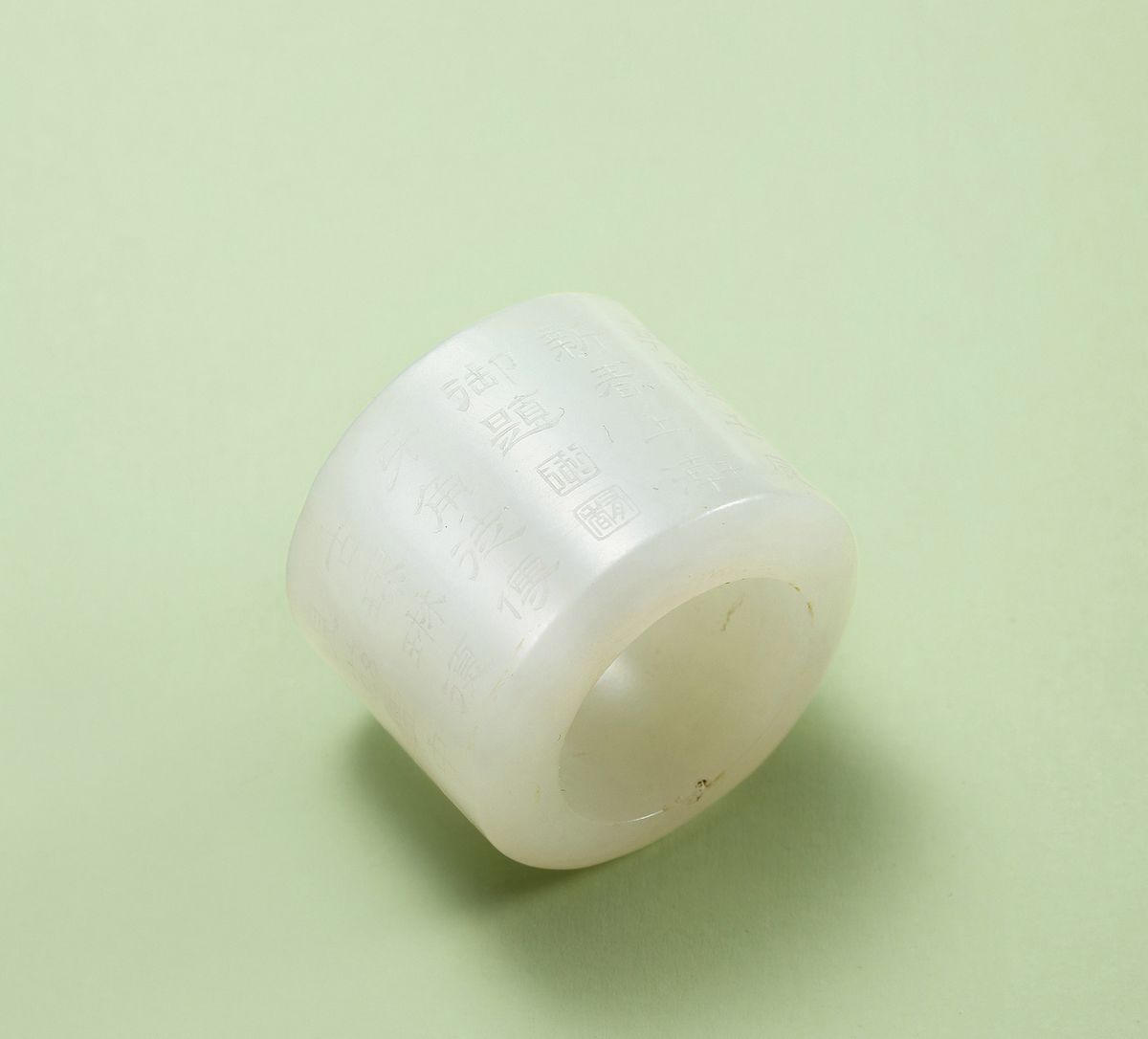 清乾隆 白玉御题诗搬指 直径2cm