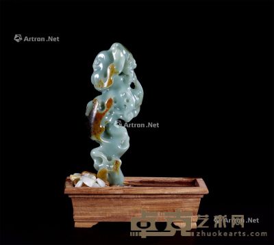 王自浩 新疆和田玉沙枣青籽料太湖石摆件 22×8.0×3.8cm（独籽）（底座内赠送四十余颗籽料）；