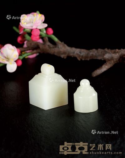 张焕庆 新疆和田玉籽料印章 (一对) 2.9×2.0×2.0cm;高2.1cm;直径1.6cm;重33.6g