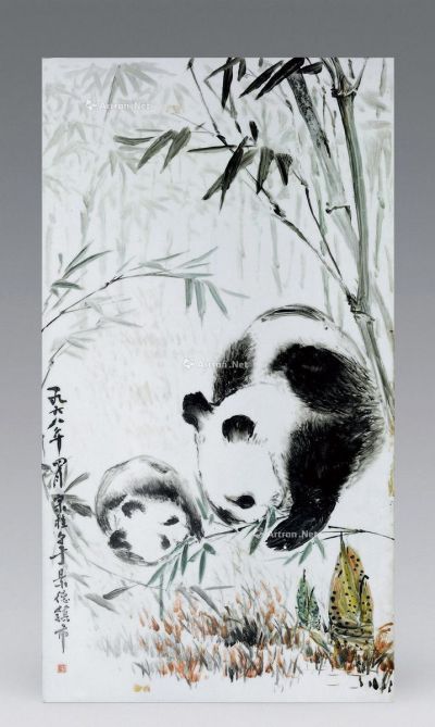 近代 粉彩熊猫纹瓷板