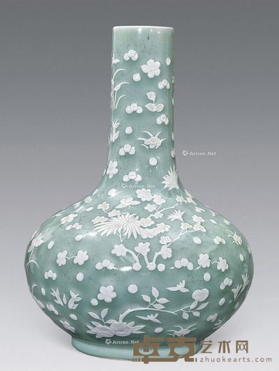 清代 青釉堆白花花卉纹长颈瓶 高37.5cm