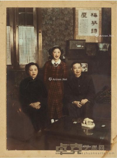 梅兰芳、福芝芳 大幅彩色收徒照 照片32.5×24cm；卡纸37×29cm