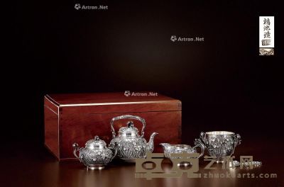日本明治时期制 锤纹高浮雕菖蒲花纯银茶具 （五件套） 茶壶高19cm；宽16.5cm；糖罐高10.5cm；宽14cm；牛奶壶