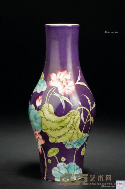 清代 清雍正绛紫釉底粉彩荷塘清趣橄榄瓶 高18cm
