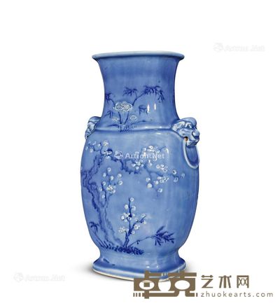 清中期 蓝地青花堆白花卉纹狮耳瓶 高38cm