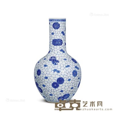 清道光 青花皮球花天球瓶 高46cm