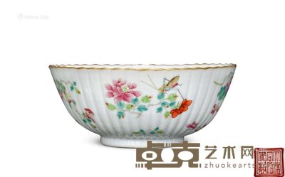 清同治 粉彩花卉草虫纹菊瓣碗 口径18.5cm