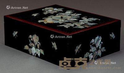 民国 漆嵌螺钿花卉方盒 长40cm