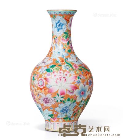 清十九世纪 珊瑚红地描金折枝花卉纹瓶 高31.7cm