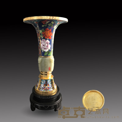 《辉煌中国尊》景泰蓝  口直径：15.5cm 瓶高：30cm
底直径：9cm