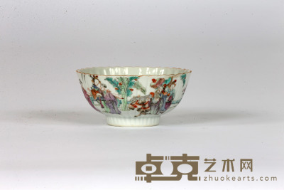 清  粉彩人物纹菊瓣碗    直径：11.8cm