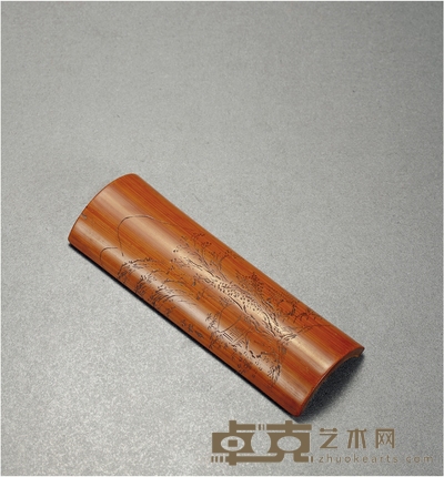 清·朱小松款松木山林人物图臂搁 长：13.8cm 宽：4.8cm