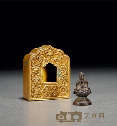 清·铜释迦牟尼随身佛及铜鎏金佛龛一组两件 1. 佛像高：3cm
2. 佛龛高：5.5cm
数量：2