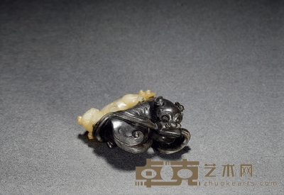 清·玉雕巧色太狮少狮把件 高:2.5cm