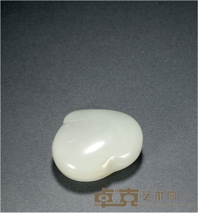 清·白玉桃形盖盒 高:2.3cm 口径:5.7cm