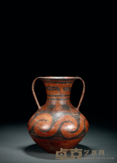 马家窑文化·彩陶太阳纹双耳瓶  高：30cm 直径：14.2cm