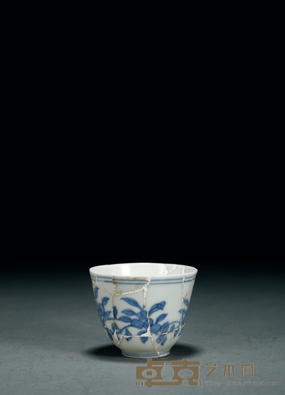 明成化·大明成化年制款青花花果纹杯 高:4.6cm 口径:5.8cm