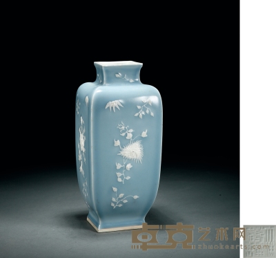 民国·天蓝地堆白花卉纹四方瓶 高：26.5cm·长：11.8cm·宽：11.8cm