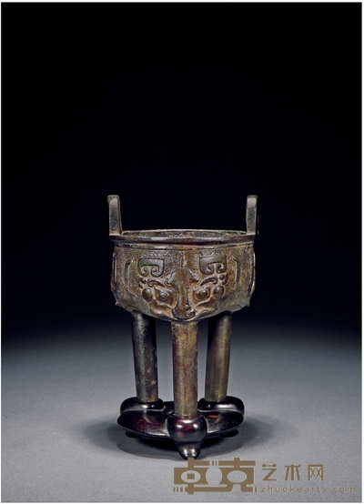 明·铜兽面纹三足鼎 带座高:20.4cm 高:17.2cm