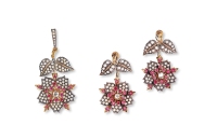 维多利亚时期（1837-1901）金镶钻石红宝珍珠吊坠耳环套组