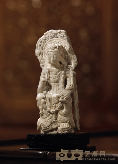 北周·汉白玉思维菩萨坐像 高：17.5cm