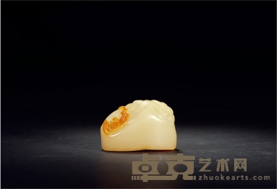 寿山双色汶洋石巧雕云蝠纹随形章 3.3×5.1×3.3cm