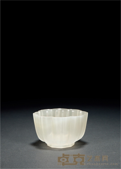 清·玛瑙雕葵形杯 高5cm；口径8.5cm