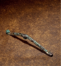 战国·龙首镶嵌绿松石鎏金青铜带钩