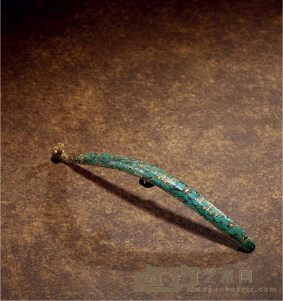 战国·龙首镶嵌松石错金几何纹带钩 长21.4cm