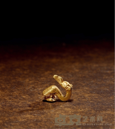 春秋·四不像瑞兽纯金带钩 长3cm;重34g
