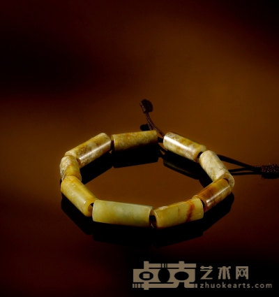 良渚文化·玉管串 尺寸不一；最大长2.4cm