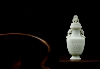 清·白玉雕饕餮纹双狮钮兽面活环耳盖瓶