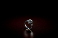 花朵形钻石戒指