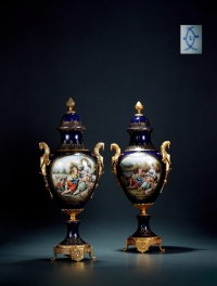 赛弗尔宫廷珐琅彩手绘铜鎏金赏瓶 