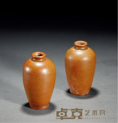 宋 耀州窑红釉茶入 （一对） 高9.8cm；直径5.2cm