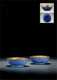清乾隆·仿雕漆蓝釉团寿纹碗 （一对）