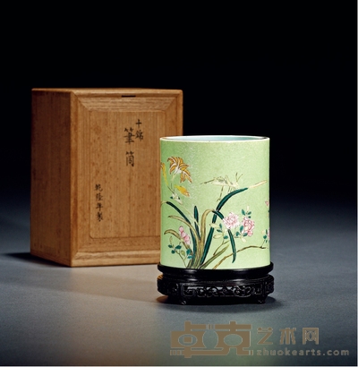 清乾隆·苹果绿地轧道粉彩草虫图笔筒 口径9.5cm;高11cm