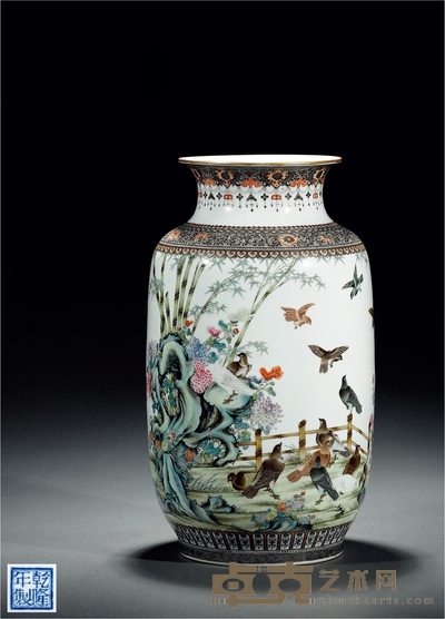 民国·粉彩洞石花卉灵鸽图大瓶 高36cm