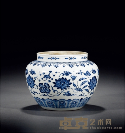清雍正·青花缠枝莲纹罐 直径26cm；高20cm