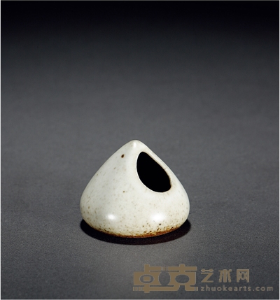 明·月白釉莲子形水盂 高4.2cm;直径5cm
