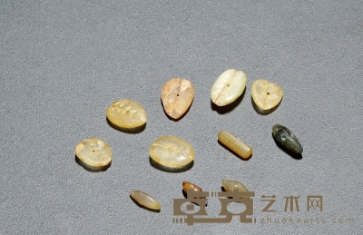 商·和田玉小型玉贝币一组十一枚 通长8-12mm