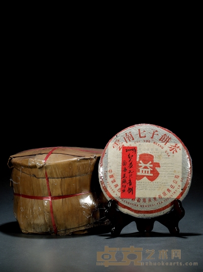二〇〇〇年·勐海茶厂无R红大益青饼（生茶） 规格：八片，348g（单片净重）；2540g（整筒毛重）