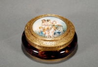 清·铜鎏金嵌珐琅西洋人物盖盒