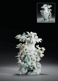 清·翡翠镂雕花卉瓶