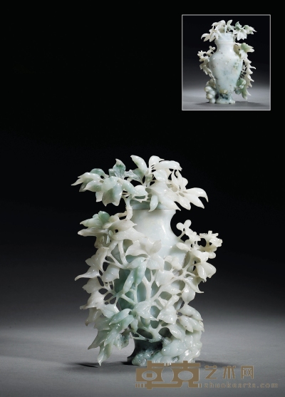 清·翡翠镂雕花卉瓶 高：25cm